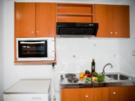 Androulakis Apartments, Герани, kitchenette-1