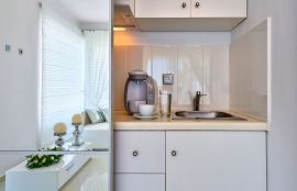 Ktima Reveli, Kalathas, white suite kitchenette 1