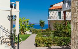 Antilia Apartments, Ταυρωνίτης, antilia-apartments-garden-view