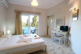 Regina Hotel, Κίσσαμος, mountain view double bed room 2