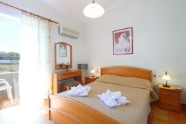 Skoutelonas Villa, Κολυμβάρι, top floor apartment bedroom 1a