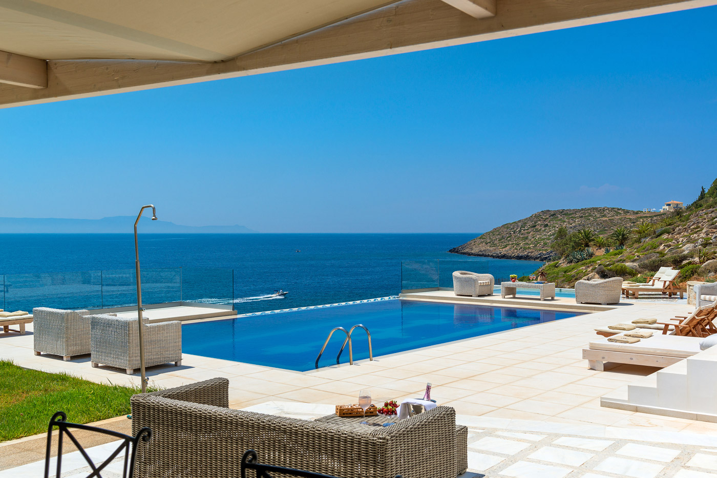 swimming-pool-area-sea-view-Ia.jpg