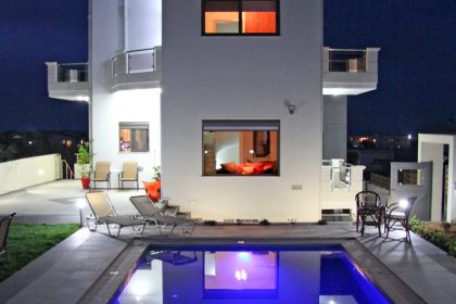 Pretty Villa, Platanias, villa-nightview(2)