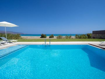 Beach Villas, Ταυρωνίτης