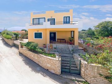 Nature Treasure Villa, Malaxa