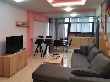 Bright Maisonette, Chrissi Akti