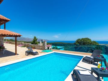 Villa Nature View, Ταυρωνίτης