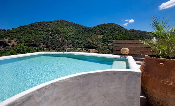 Villa Karma, Voukolies
