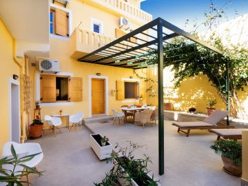 Eleni Residence, Καλύβες