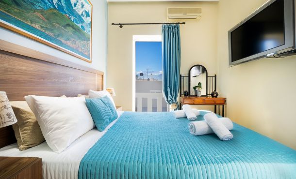 Irini Apartment II, Καλύβες