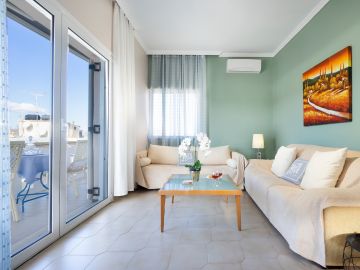 Irini Apartment II, Каливес