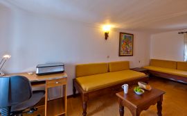 Villa Georgokastelo, Stalos, attic 1a