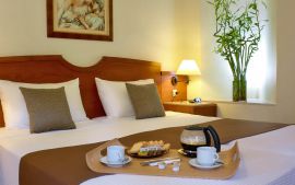 Elotis Suites, Agia Marina, bed details