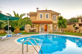 Flower Villas, Γεράνι, 3-bdm-swimming-pool-2