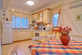 Flower Villas, Γεράνι, 3-bdm-kitchen-1