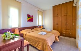 Corali Villas, Тавронитис, twin-bedroom-1a