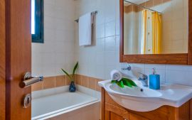 Corali Villas, Тавронитис, bathroom-1a