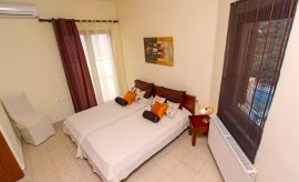 Villa On Top, Megala Horafia, upper floor twin bedroom1