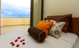 Villa On Top, Megala Horafia, upper floor twin bedroom2