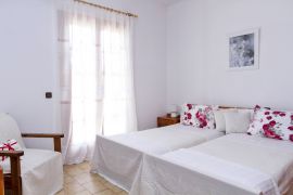 Villa Blossom, Megala Horafia, twin bedroom 1a