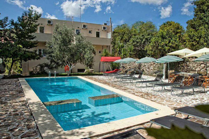 Villa Local, Δαφνέδες, swimming-pool-area-new-3