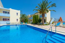 Mediterranea Apartments, Agioi Apostoloi, pool courtyard