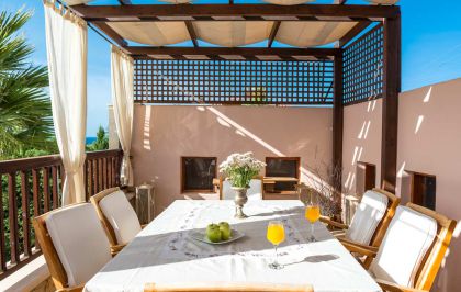 Villa Kiparissi, Asteri, Outdoor dining table 1