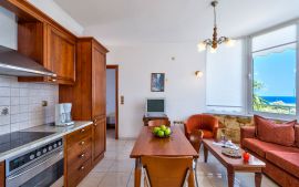 Cactus Apartments, Stalos, living room