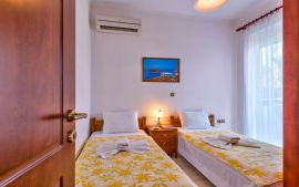 Cactus Apartments, Stalos, twin bedroom 1a