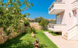 Cactus Apartments, Stalos, garden