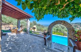 Villa Olive Xrisi, Voukolies, villa olive courtyard 1