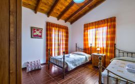 Villa Yannis, Asteri, villa-yiannis-twin-bedroom-upper-floor