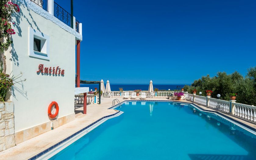 Antilia Apartments, Ταυρωνίτης, antilia-apartments-swimming-pool-1a