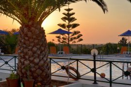 Aloni Suites, Калатас, Aloni Suites swimming pool sunset