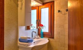 Villa Lygaria, Agia Pelagia, Bathroom