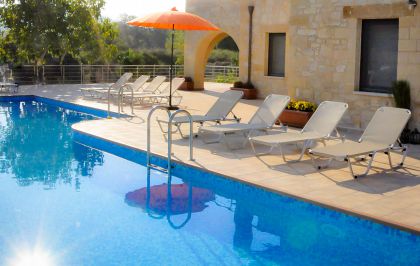 Traditional Stone Villas, Καλύβες, Pool area