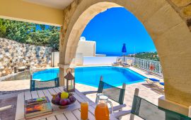 Ilios Villas, Stalos, Dinning area
