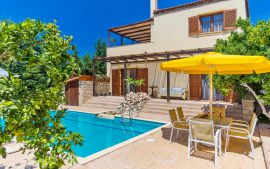 Lemonia Villa, Asteri, Courtyard