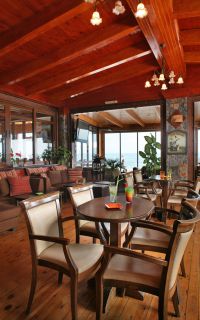 Kaissa Beach Apartments, Гувес, Bar