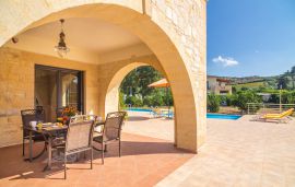 Traditional Stone Villas, Καλύβες, Exterior dining area