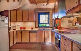 Traditional Stone Villas, Καλύβες, Kitchen