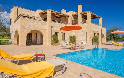 Traditional Stone Villas, Καλύβες, Pool area with sunbeds