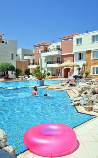 Zeus Village, Agioi Apostoloi, Swimming pool area