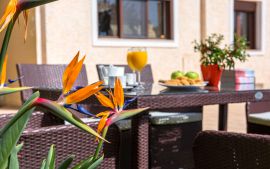 Villa by the Sea, Ierapetra, Breakfast in the garden