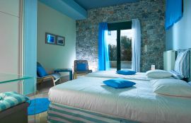 Peaceful Villas, Tersanas, Double bedroom 2 in 5-bedroom Villa