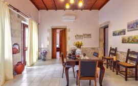 Remezzo Villa, Falassarna, Villa's dining area