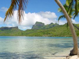 Sandy beach of Vai