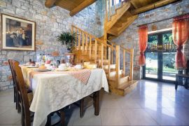 Charming Villa, Πλατανιάς, dining table