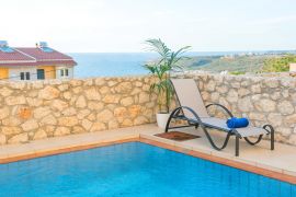 Comfortable Apartment, Chania town, common pool 2