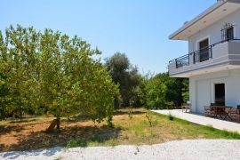 Green Apartment, Каламаки, courtyard 1